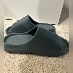Slate marine Yeezy slides - size 11/11.5 - willing to negotiate price